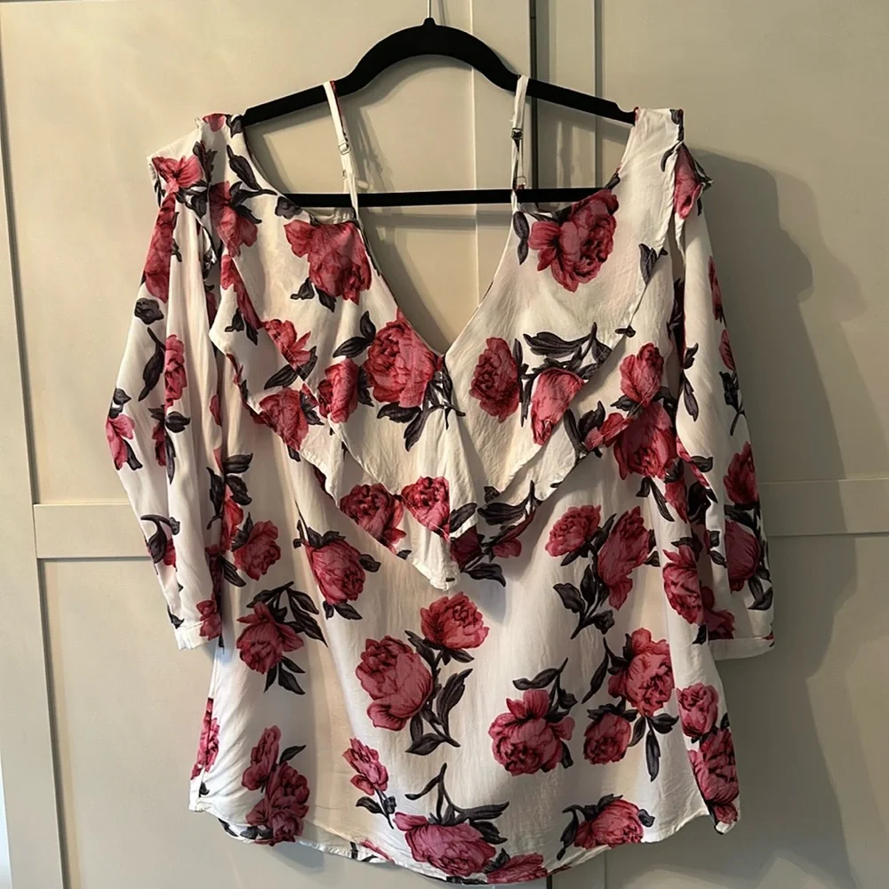 Floral Cold Shoulder Ruffle top - Picture 3 of 5